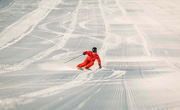 Skiløber på perfekt hvid piste i Champoluc med Nortlander